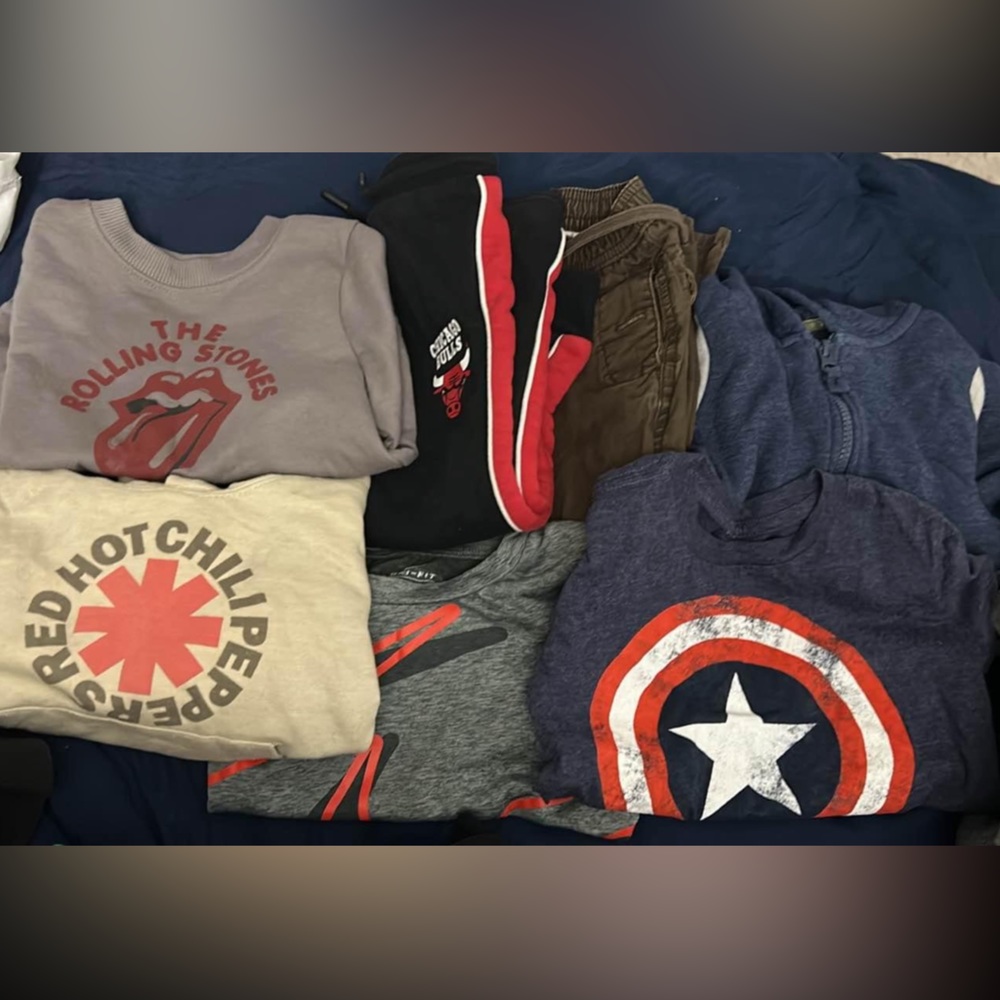 All size 2T, 2 pants, 2 hoodies, 2 t-shirts, and 1 sweatshirt.